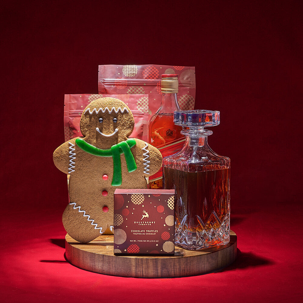 Christmas Liquor Basket with Glass Decanter – how the gift is presented