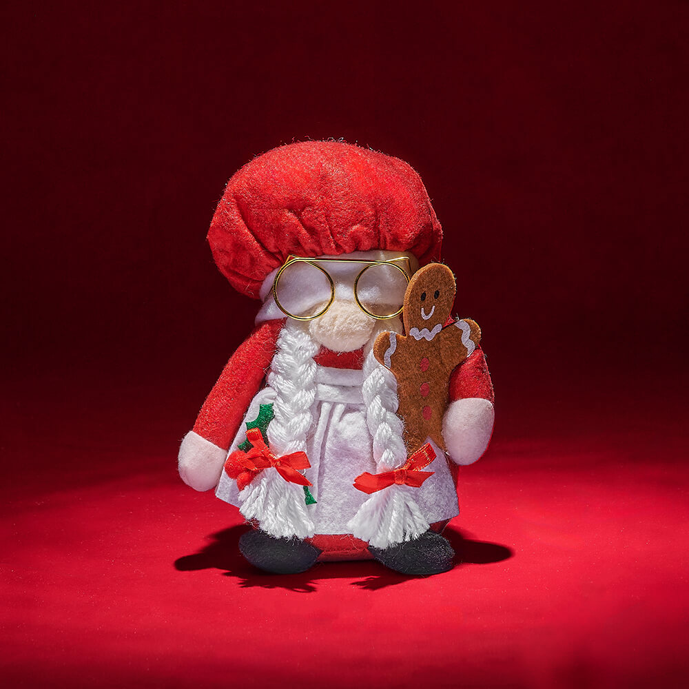 Holiday Claus Plush Gift Basket – how the gift is presented