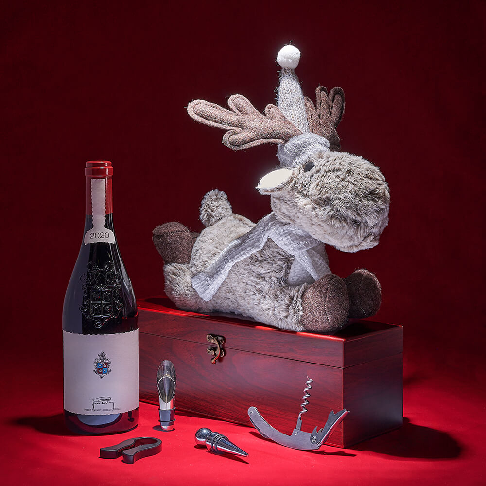 Wine Gift Box with Reindeer – how the gift is presented