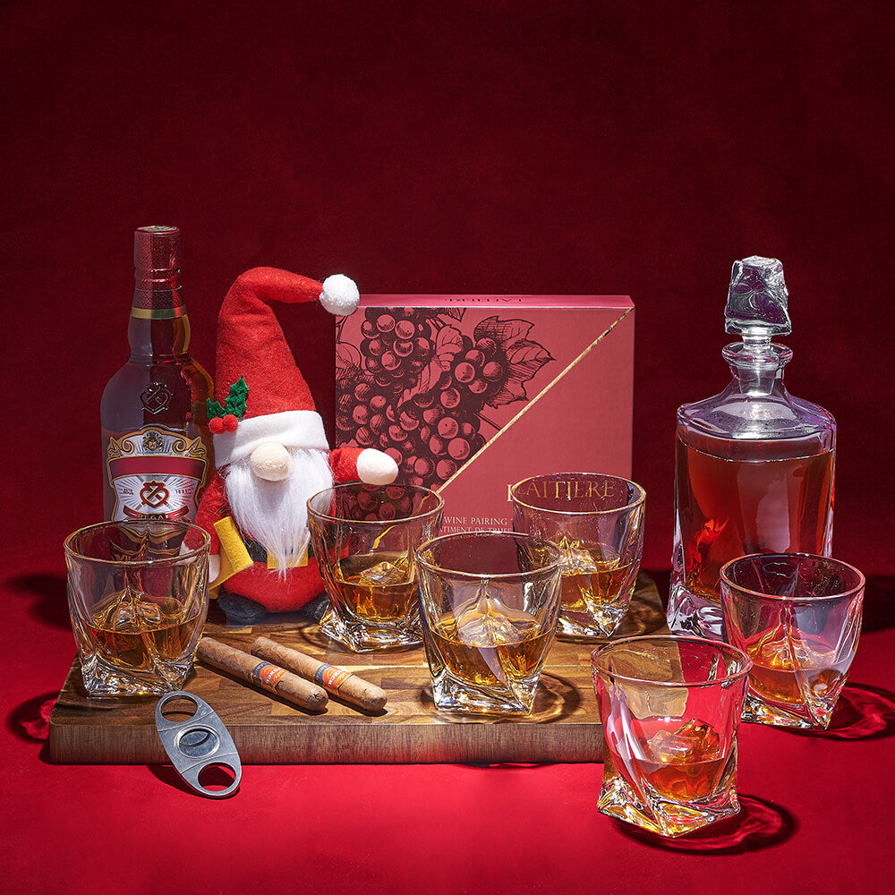 Santa Whiskey Gift Basket – how the gift is presented