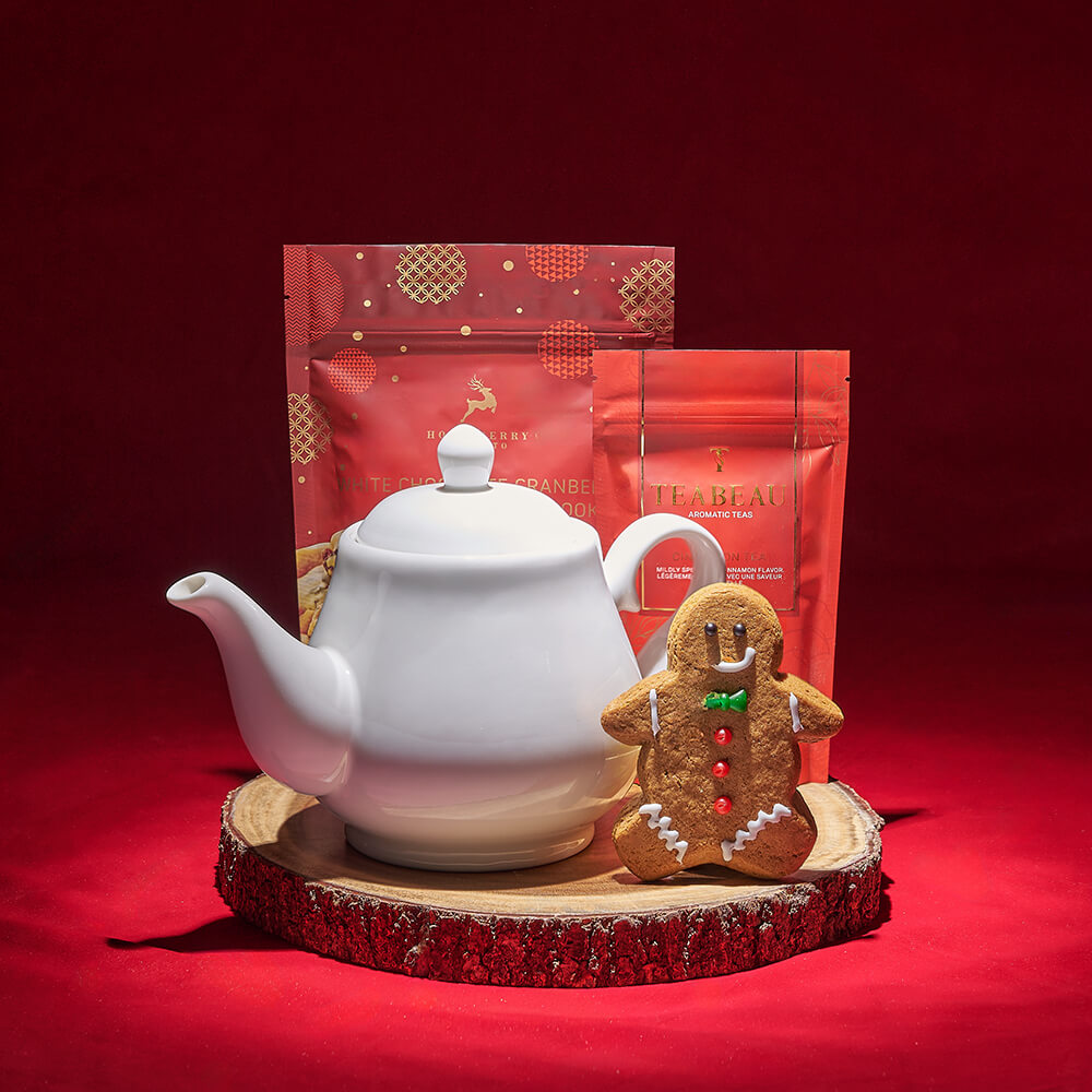Christmas Tea Pot and Cookies Gift – how the gift is presented